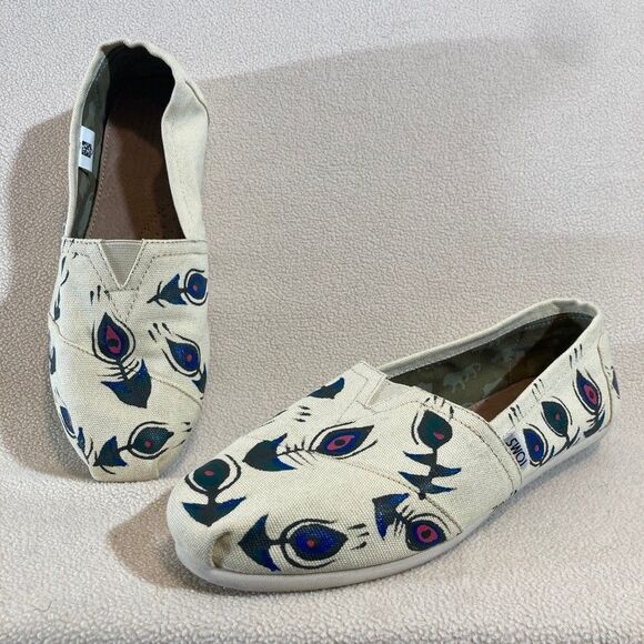 TOMS Slip‎ on Shoes Women's 9.5 Ivory Handpainted Peacock Feathers Rare Unique - Picture 1 of 9